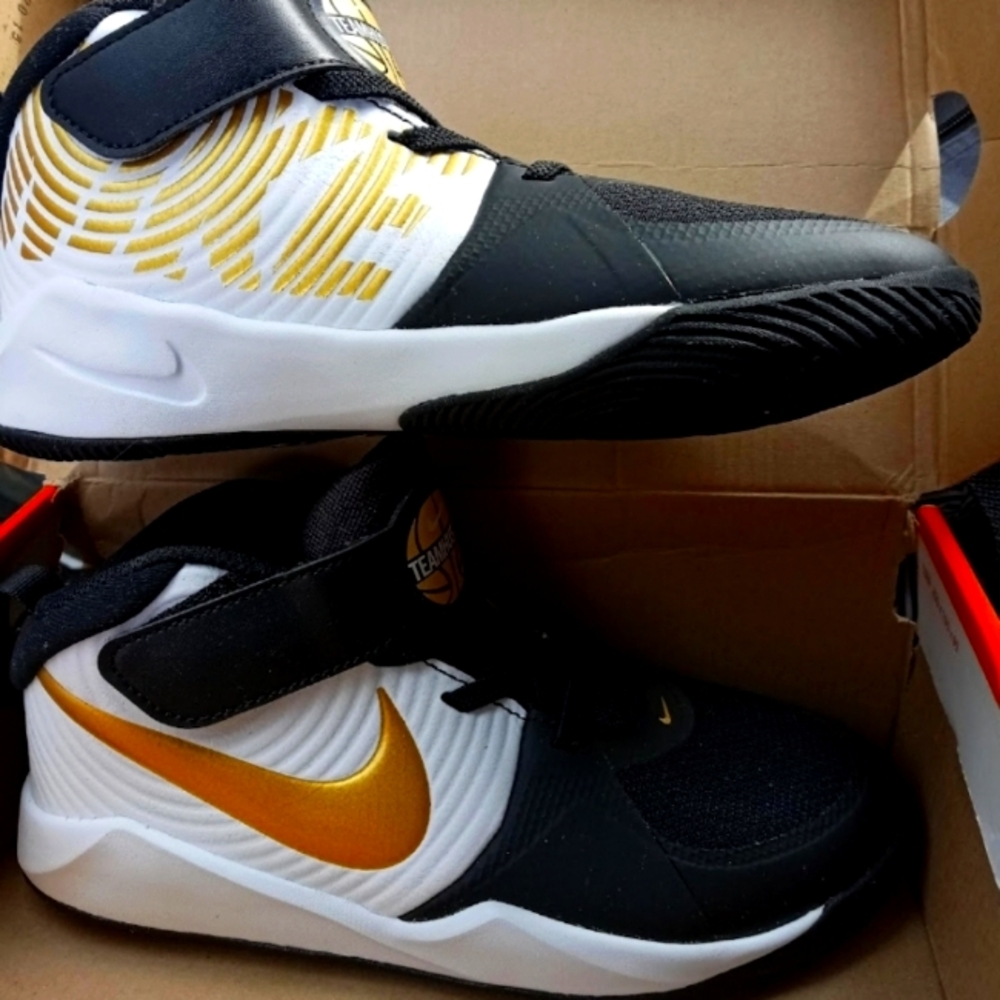 Boys Nike Basketball Athletic Sneakers